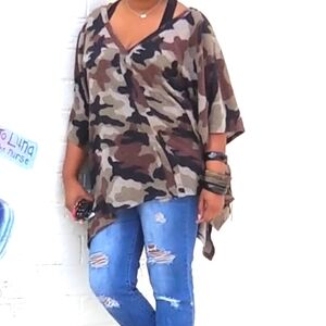 ✨️ Boutique Item ✨️Super Comfy! Soft Oversized Burgundy Camo Poncho